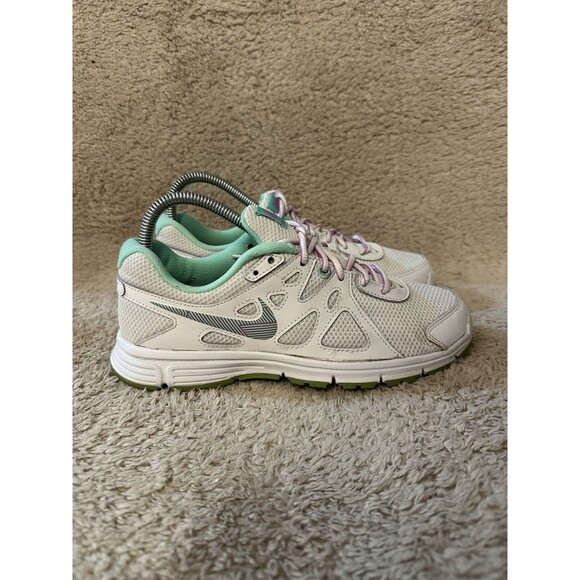 Nike Revolution 2 Athletic Running Shoes Sneakers White Green Women’s Size 7.5 - Picture 1 of 9